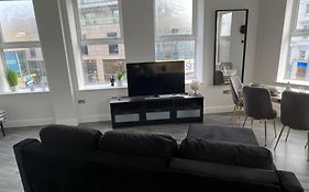 Stylish Central Studio Apartment Modern Luxury